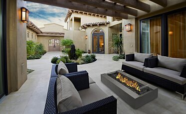 Outdoor Courtyard - Outdoor fireplaces