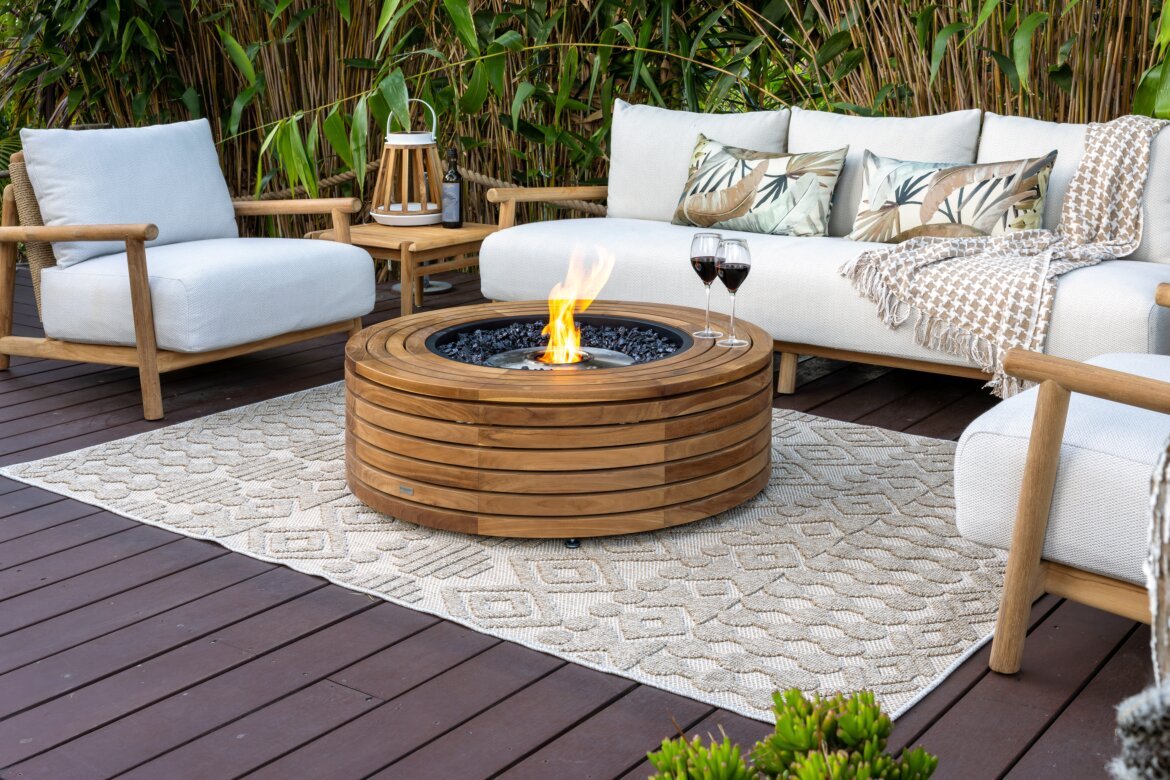 Teak_Outdoor_Elegance.jpg